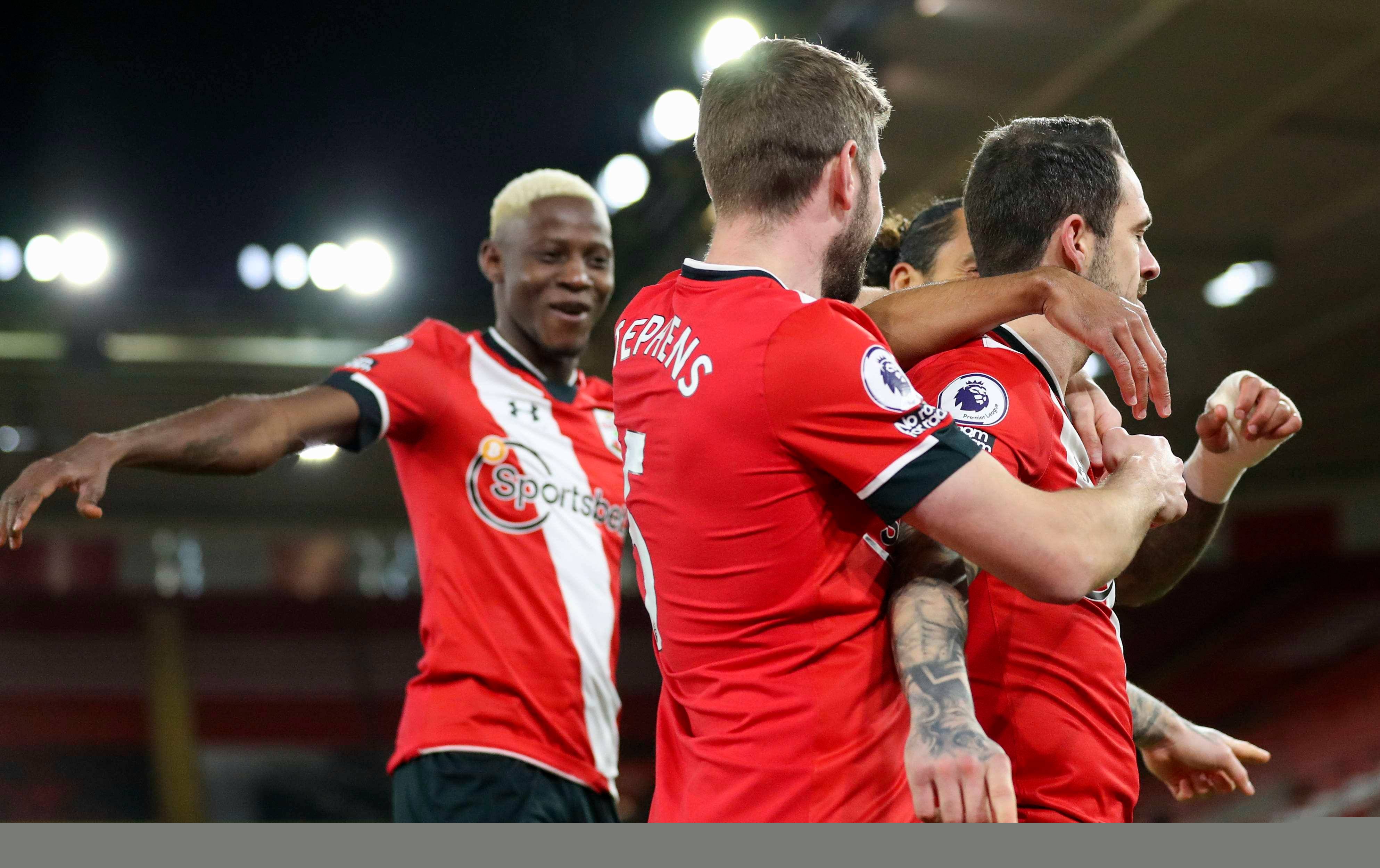 世体：弗里克派上马丁和多明格斯，两名后卫本场发挥稳定